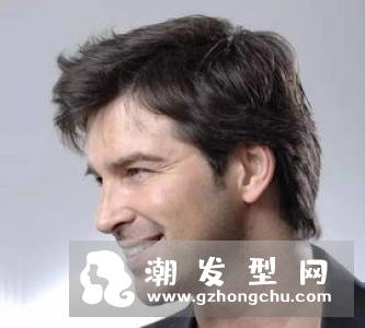 男士侧分油头发型 彰显浓郁绅士男人味