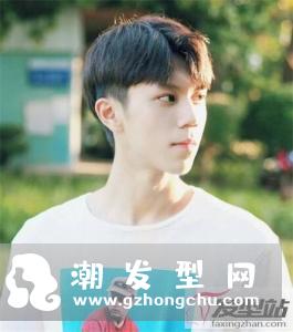 适合学院风的男生发型 青春有活力校园男神发型首选