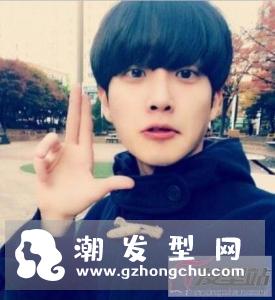 男生西瓜头发型 呆萌爆表显年轻