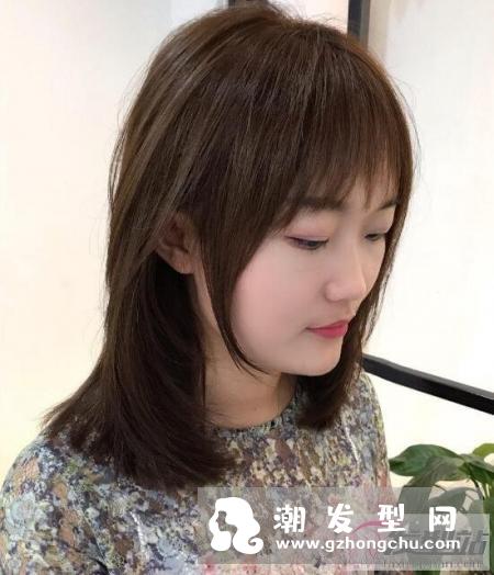 夏天洗头这样洗才正确，吹完不必抹造型品发型就很美！