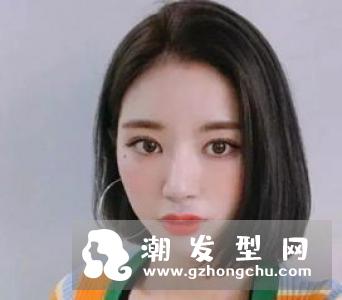 女生中分短发发型　大方干练御姐范满满