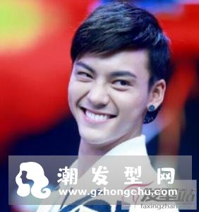 男生发型来说刘海可谓是点睛之笔也会收到适得其反的效果