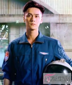 两边短中间长男发型 潇洒干练男人味十足