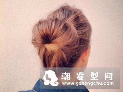 头顶头发扁塌怎么办 学会这个方法头发立马蓬松