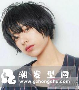 女生短发湿发造型 慵懒中不乏性感风