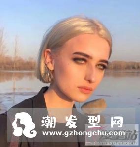 时髦女生短发发型 一刀切短发独特显潮范