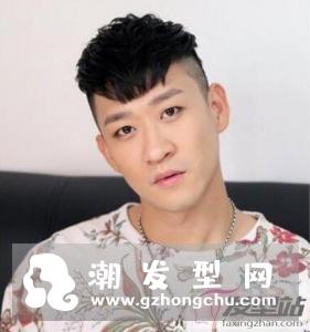 两边铲发型男 干练帅气成最受男生欢迎发型之一