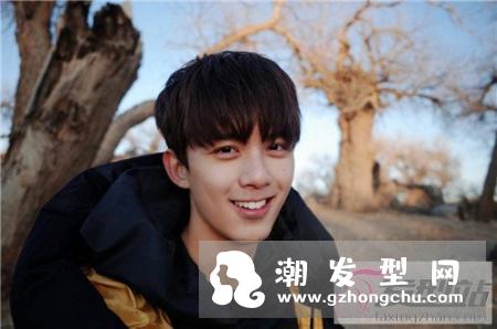青少年发型潮流男短发 最佳撩妹发型时尚青春帅遍一条街
