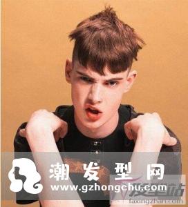 两边镂空发型男盖头 清爽干脆成帅气潮男