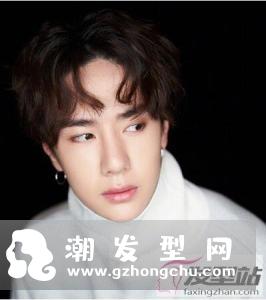 男生发型来说刘海可谓是点睛之笔也会收到适得其反的效果