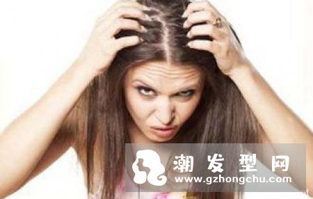 自然卷用什么护发素 抹到头皮怎么办