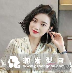 齐脸内扣短发发质柔软细腻的女生可以尝试这款齐脸短发