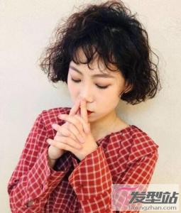 短发泡面头怎么烫 时尚蓬松不显老气