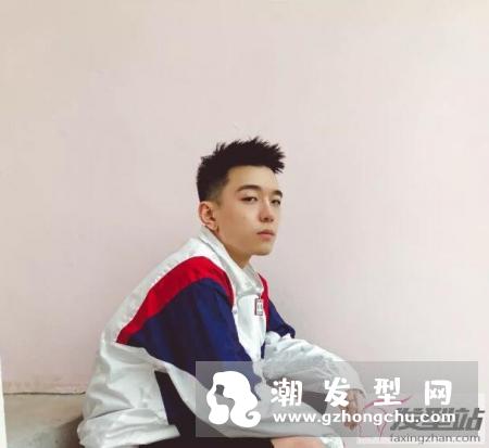 粗硬发质的男生留这款短发最帅！