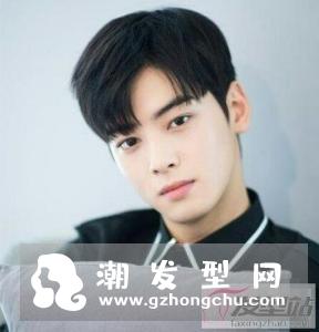 适合年轻男生的清爽发型,摇身一变时尚潮男。男生更酷炫有型