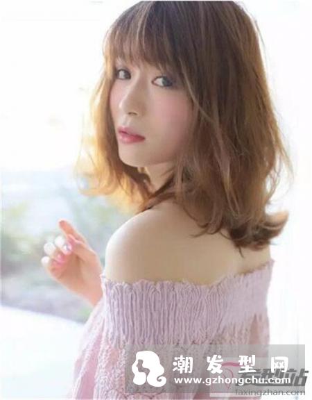 女生短发最新流行款 减龄“π”字短发外翘