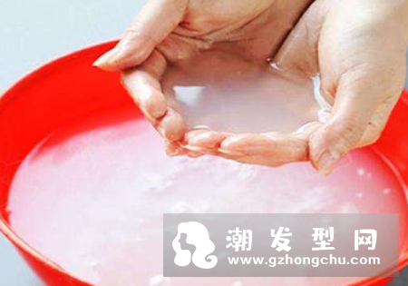 淘米水能治脱发吗 怎么治