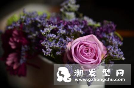 玫瑰金发色调配方法 掉色之后是什么颜色
