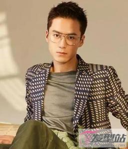 适合轻熟男的发型 简约帅气尽显男人味