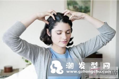 少年白、白发出现怎么办？睡前按摩3分钟还你青春黑亮发