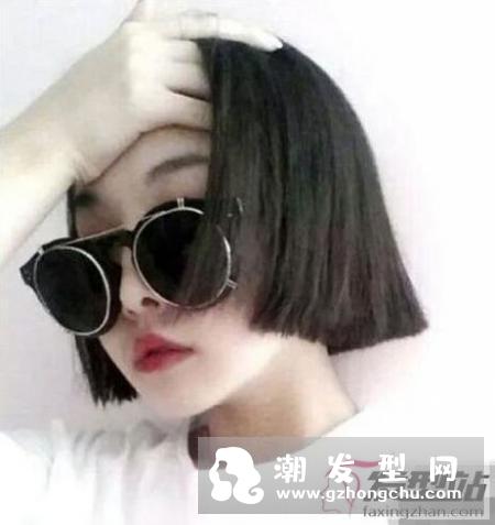 时髦女生短发发型 一刀切短发独特显潮范