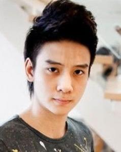 发型男生剃两边 干练洒脱帅出新高度