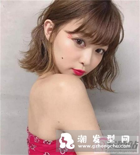 女生短发最新流行款 减龄“π”字短发外翘