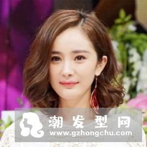 女生短发最新流行款 减龄“π”字短发外翘