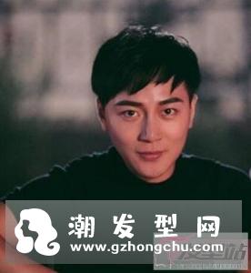 好看的男生黑色短发 不染发照样帅气有型