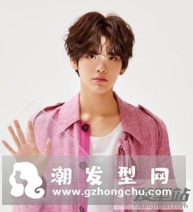 额头高脸型长的大学男生,更适合刘海发型