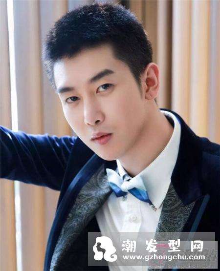 校园男生小清新发型 温暖阳光魅力尽显