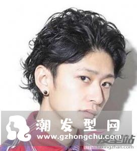 适合自然卷男生的短发发型有哪些