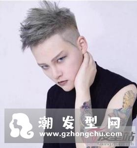 适合两边剃短发是近年来颇受男生欢迎的发型