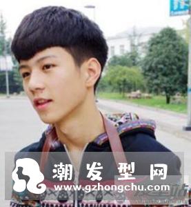 男士圆弧刘海短发发型 个性十足呆萌又减龄