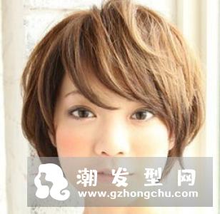 时髦女生短发发型 一刀切短发独特显潮范