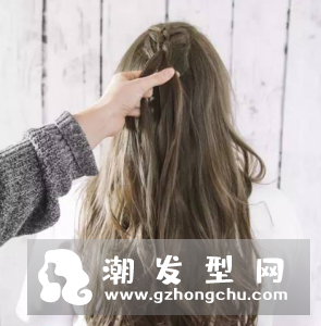 圆脸女生适合低马尾吗 怎么扎好看