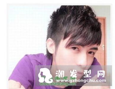 韩式纹理烫很适合年轻男生的发质柔软细腻,很有绅士范。