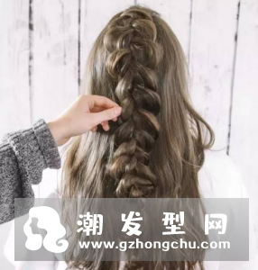 圆脸女生适合低马尾吗 怎么扎好看