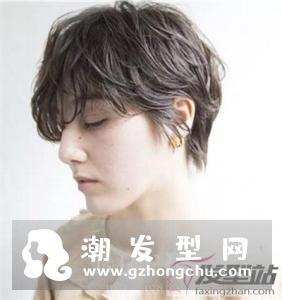 时尚女生短发纹理烫 轻盈修颜提升魅力值