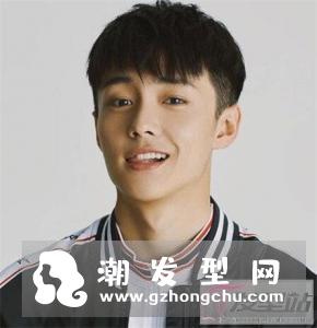 适合学院风的男生发型 青春有活力校园男神发型首选