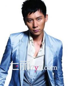 适合轻熟男的发型 简约帅气尽显男人味