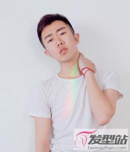 潮流发型男短发两边铲 干练洒脱释放男性魅力