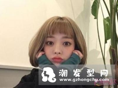女生短发最新流行款 减龄“π”字短发外翘