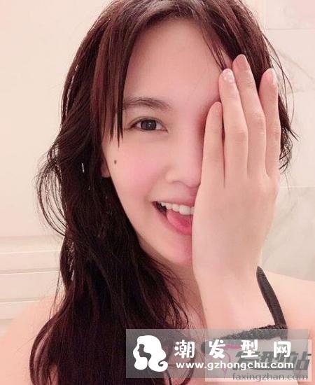 可爱教主杨丞琳人前人后造型亮丽,想不到私底下的她不爱洗头,连做完剧烈运动,满