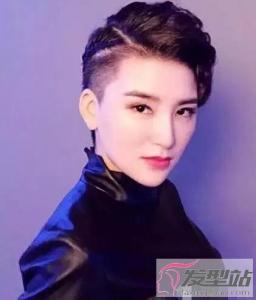 女生帅气刻痕短发 时尚个性回头率超高