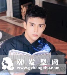 发型男短发两边剃掉 酷炫帅气打造潮男范