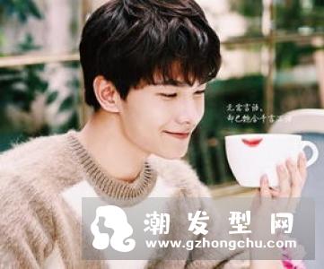 校园男生小清新发型 温暖阳光魅力尽显
