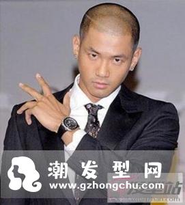 社会发型男小伙精神 诠释个性十足痞帅风