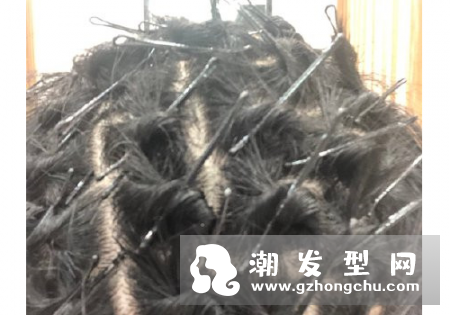 去理发店做一般多少钱?钢夹烫是什么发型?换发型就是为了让自己自信好看