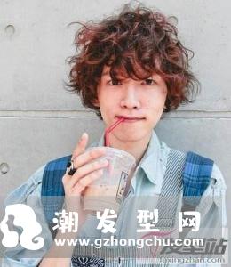 男生短发烫发发型小卷 洋气减龄释放独特个性